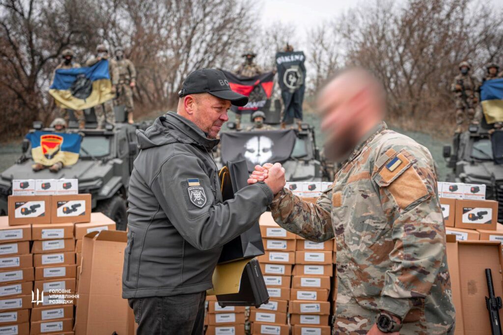 Українські розвідники отримали рушниці та спецспорядження від благодійника з Нідерландів 7