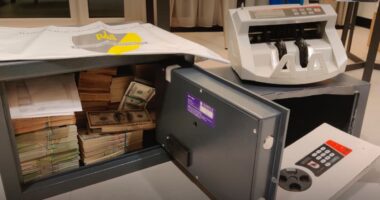 НАБУ затримало 5 осіб і повідомило про підозру сімом членам корупційної схеми в енергетиці