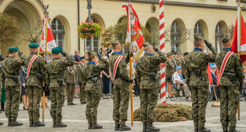 про обов'язковий призов у Польщі