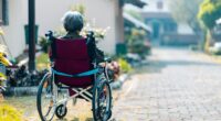 людина з інвалідністю