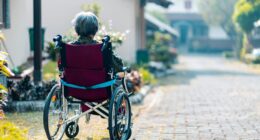 людина з інвалідністю