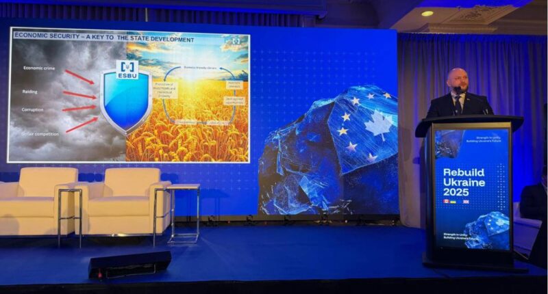 Олександр Цивінський на конференції у Торонто