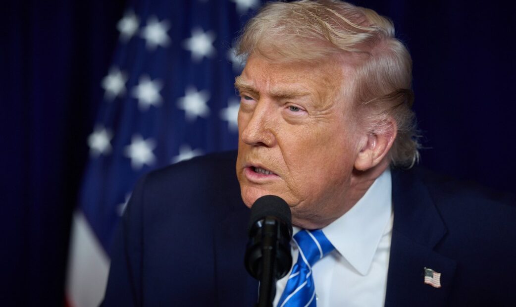 Трамп погрожує Китаю