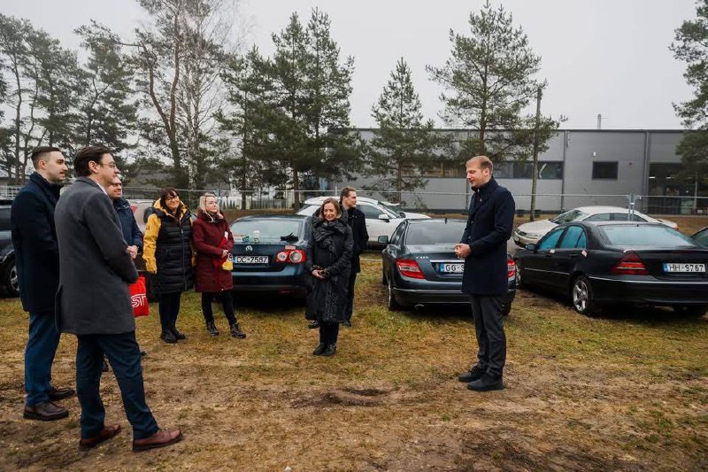 Латвія передала Україні автомобілі 8