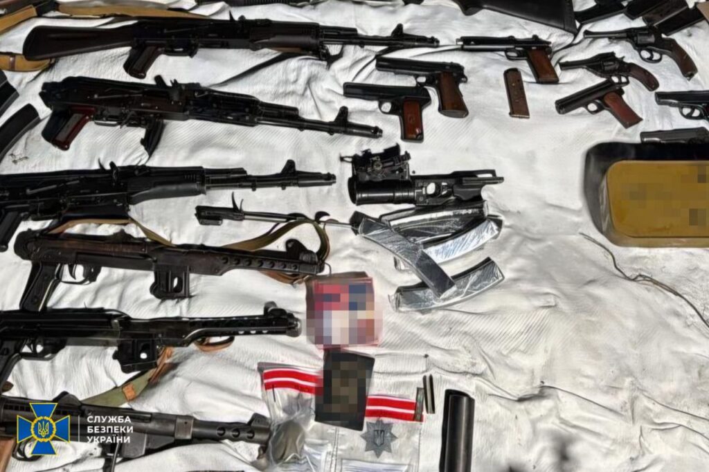 В Україні викрили угрупування, яке намагалося продати одну із найбільших партій “трофейної” зброї 1