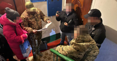 ДБР викрило керівника фінслужби однієї з бригад на Запорізькому напрямку, який привласнив майже 10 млн грн