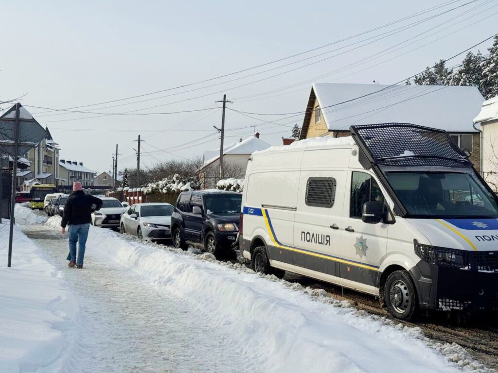 Неподалік Льова невідомий обстріляв автівку ТЦК 2