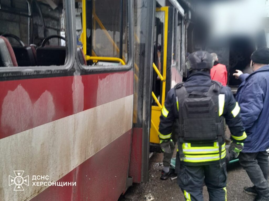 Армія РФ атакувала маршрутку з пасажирами у Херсоні 2