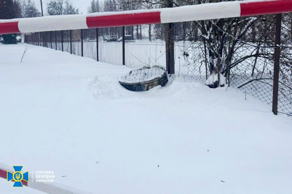 СБУ показала уламки “Орєшніка”, яким РФ атакувала Львівщину 1