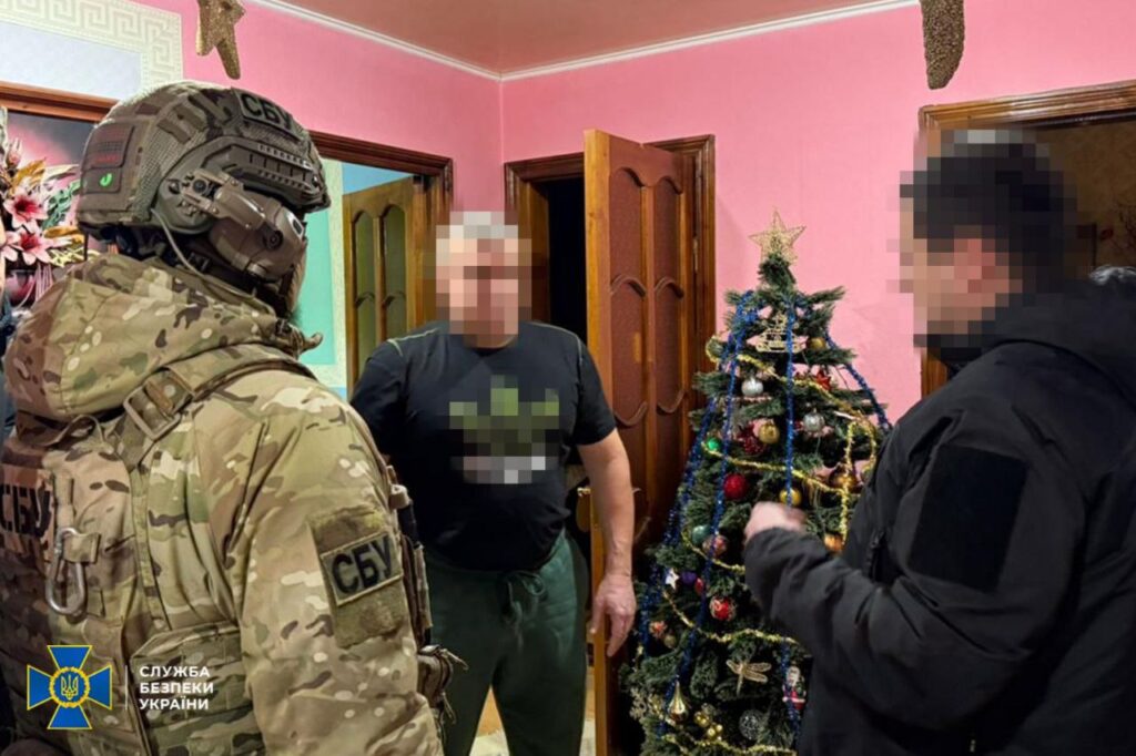 СБУ знайшла понад $300 тис. в очільниці однієї із районних ВЛК на Дніпропетровщині 4