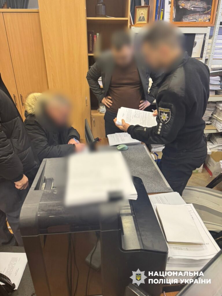 Поліція оголосила підозри посадовцям КМДА, які розікрали понад 4,5 млн грн лише на ремонті однієї вулиці 4