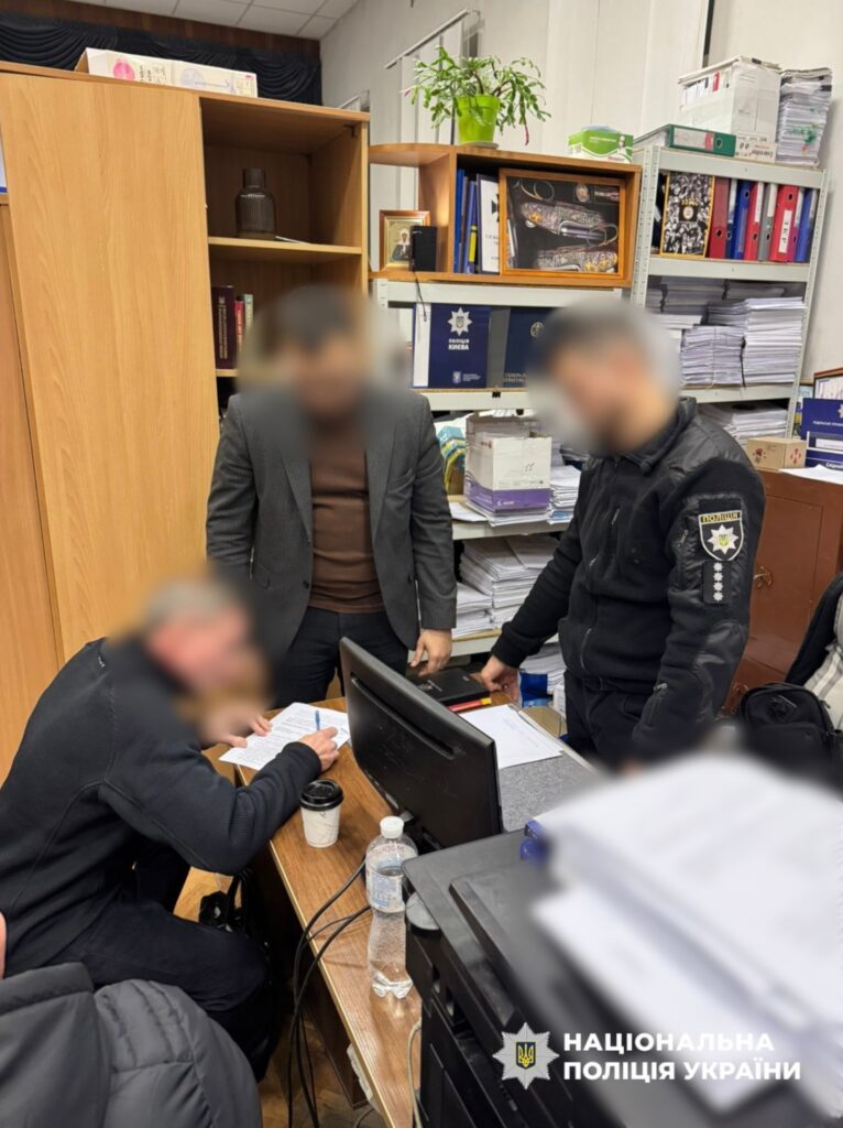 Поліція оголосила підозри посадовцям КМДА, які розікрали понад 4,5 млн грн лише на ремонті однієї вулиці 3