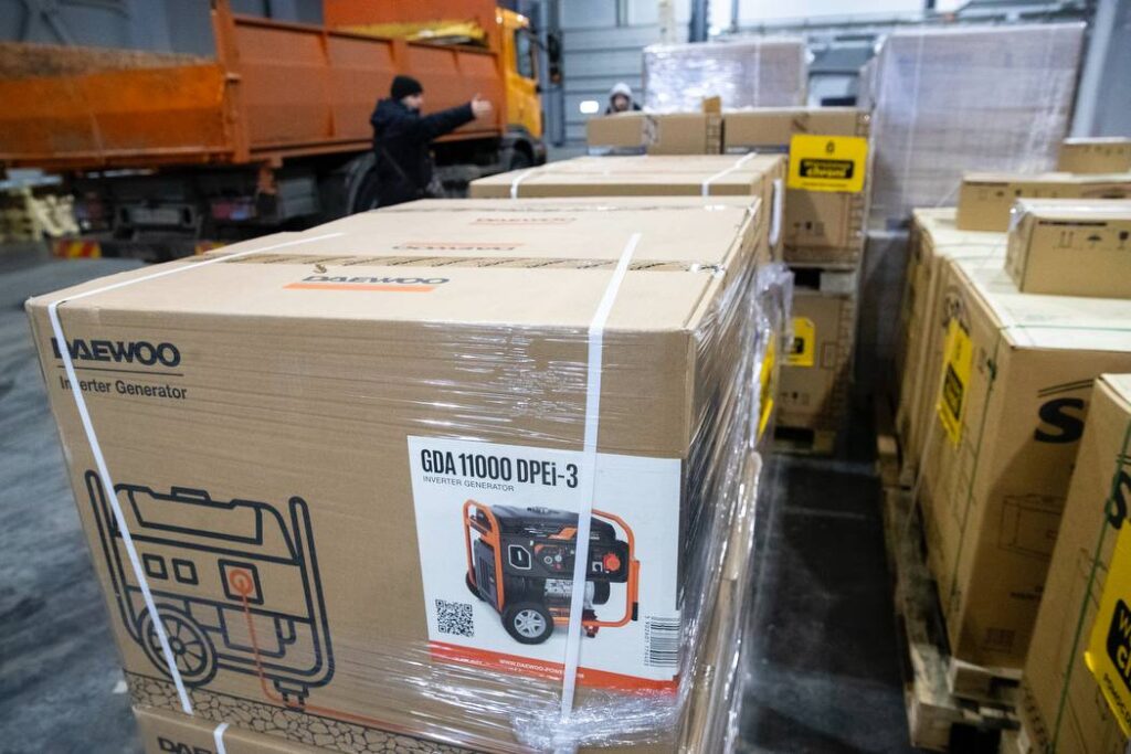 Київ отримав близько 60 генераторів від Варшави 3