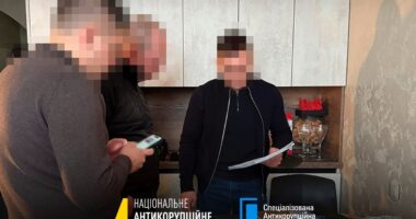 НАБУ і САП підозрюють колишнього голову ДПСУ в одержанні хабарів за переправку цигарок через кордон