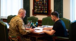 Президент України Володимир Зеленський і військовий Павло Паліса