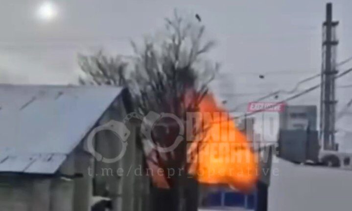 У Дніпрі внаслідок атаки РФ на американське підприємство на дорогу вилилося 300 тонн олії