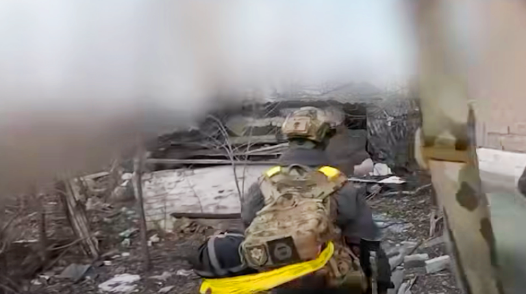 Прикордонник “Лавр” розповів про доставку генератора під обстрілами