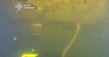 У Києві водолази ДСНС провели підводну спецоперацію при -15°C, рятуючи від підтоплення обстріляну ТЕС