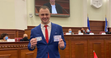 Депутат Кузьменко впав і зламав хребет