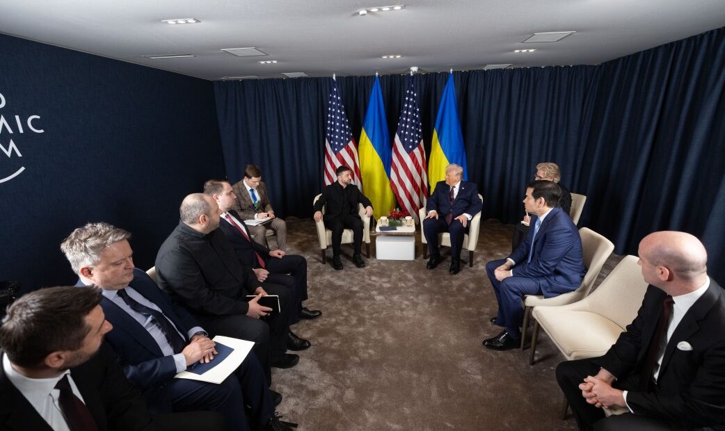 Зеленський з українською делегацією на зустрічі з Трампом