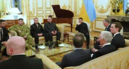 Українська делегація на переговорах, де присутній Кирило Буданов, Давид Арахамія і Рустем Умєров