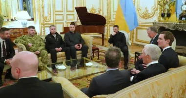 Українська делегація на переговорах, де присутній Кирило Буданов, Давид Арахамія і Рустем Умєров