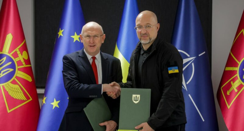 Міністр оборони України Денис Шмигаль і міністр оборони Великої Британії Джон Гілі