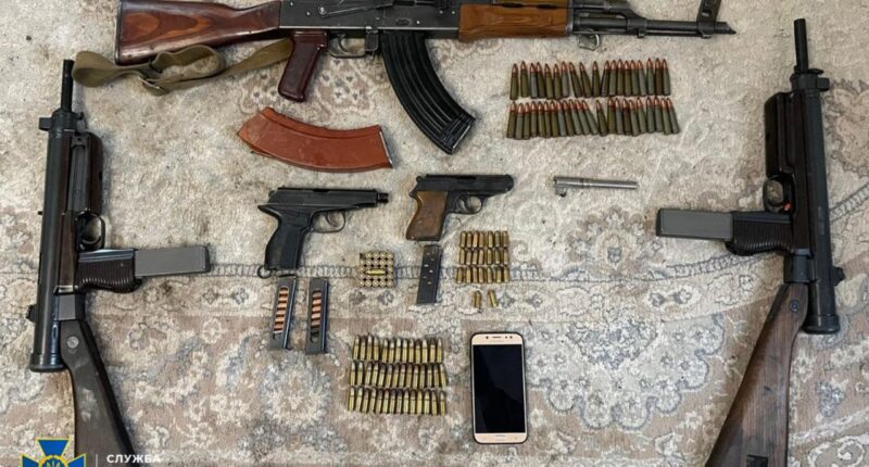 В Україні викрили угрупування, яке намагалося продати одну із найбільших партій “трофейної” зброї