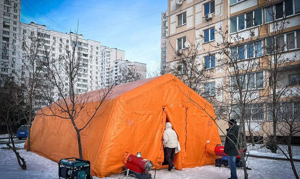 Намет для обігріву у Києві
