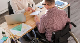 людина з інвалідністю