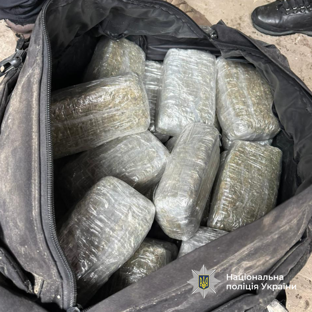 В Україні викрили масштабну схему торгівлі наркотиками 2