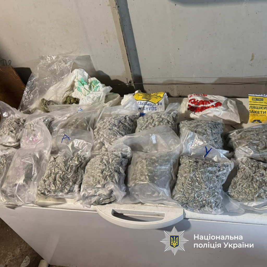 В Україні викрили масштабну схему торгівлі наркотиками 10
