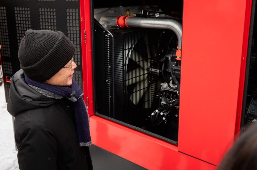 Україна отримала генератори від Японії 3