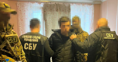 працівник банку зливав дані українських військових