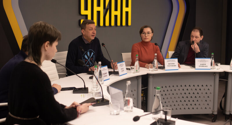 Круглий стіл "Політарена"