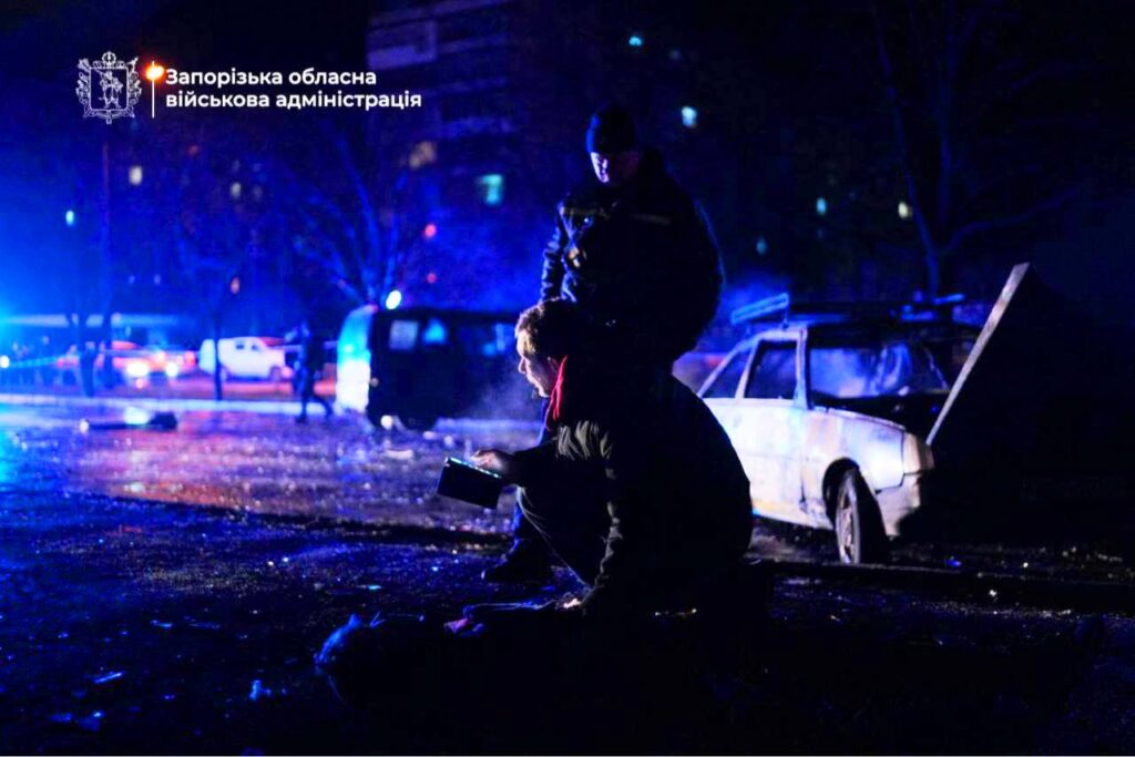 Армія РФ атакувала Запоріжжя, коли люди поверталися додому 12