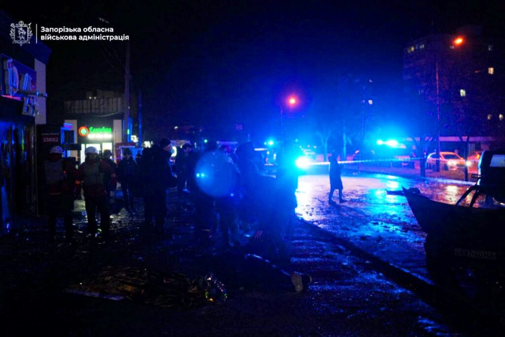 Армія РФ атакувала Запоріжжя, коли люди поверталися додому 9