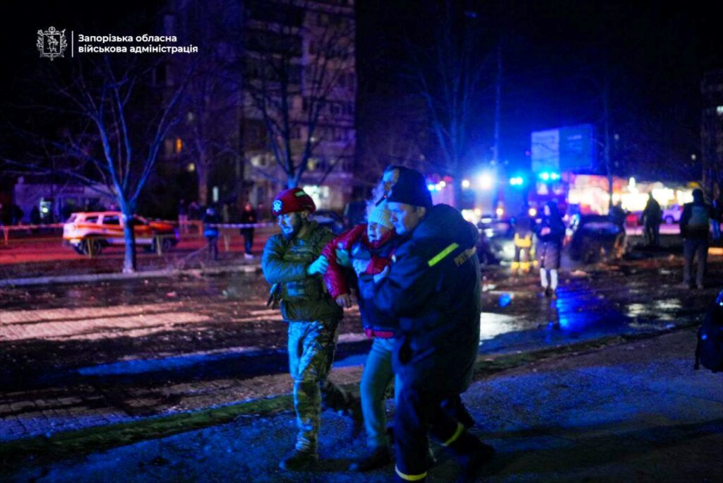 Армія РФ атакувала Запоріжжя, коли люди поверталися додому 10