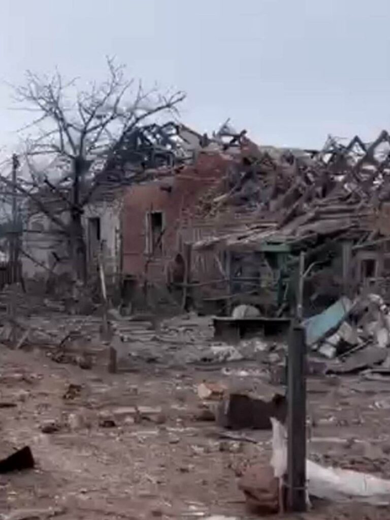 На Донеччині армія РФ скинула ФАБ на цивільний будинок 3