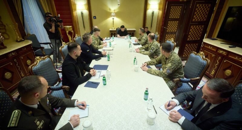 Зеленський в Саудівській Аравії зустрівся з українськими військовими