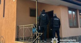 поліція проводить обшуки у медзакладах