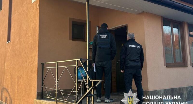 поліція проводить обшуки у медзакладах