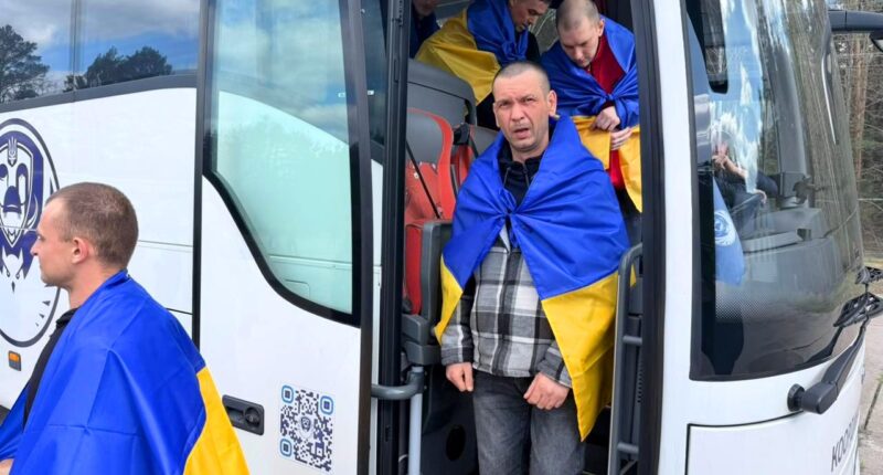 В Україну повернулися 193 військовослужбовці