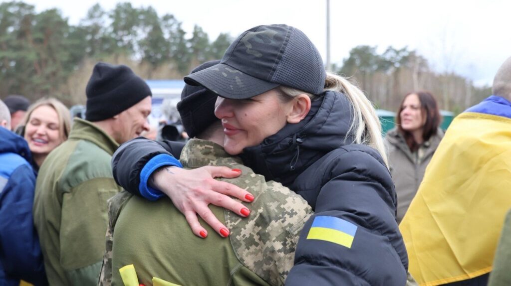 В Україну повернули 182 людини, які перебували у неволі з 2022 року 5