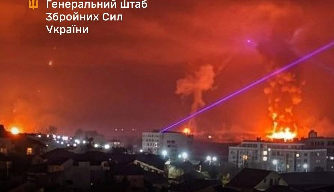 У Новоросійську після удару України спалахнув один з найбільших нафтових терміналів РФ