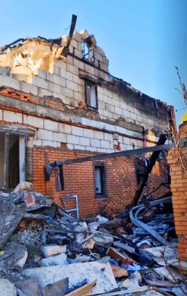 Радник міністра оборони показав cвій зруйнований “шахедом” будинок 4