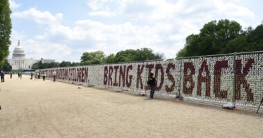 у Вашингтоні створили інсталяцію на честь викрадених з України дітей