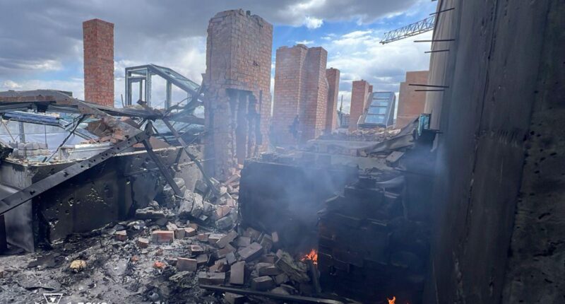 Влучання шахеда в будівлю в Києві