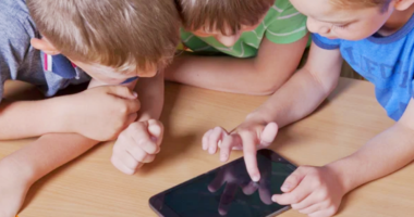 Діти у гаджетах