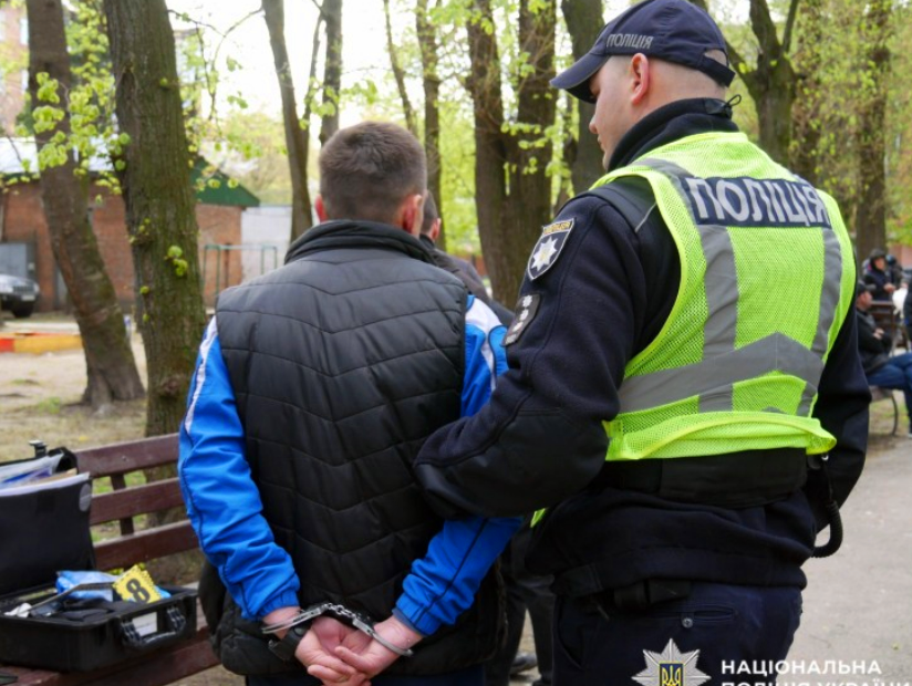 У Хмельницькому військовий влаштував стрілянину у дворі багатоповерхівки